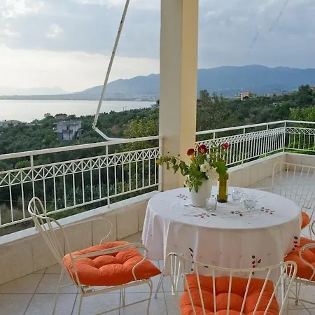 Modern Flat Overlooking The Gulf 300m To The Vr 3* Каламата